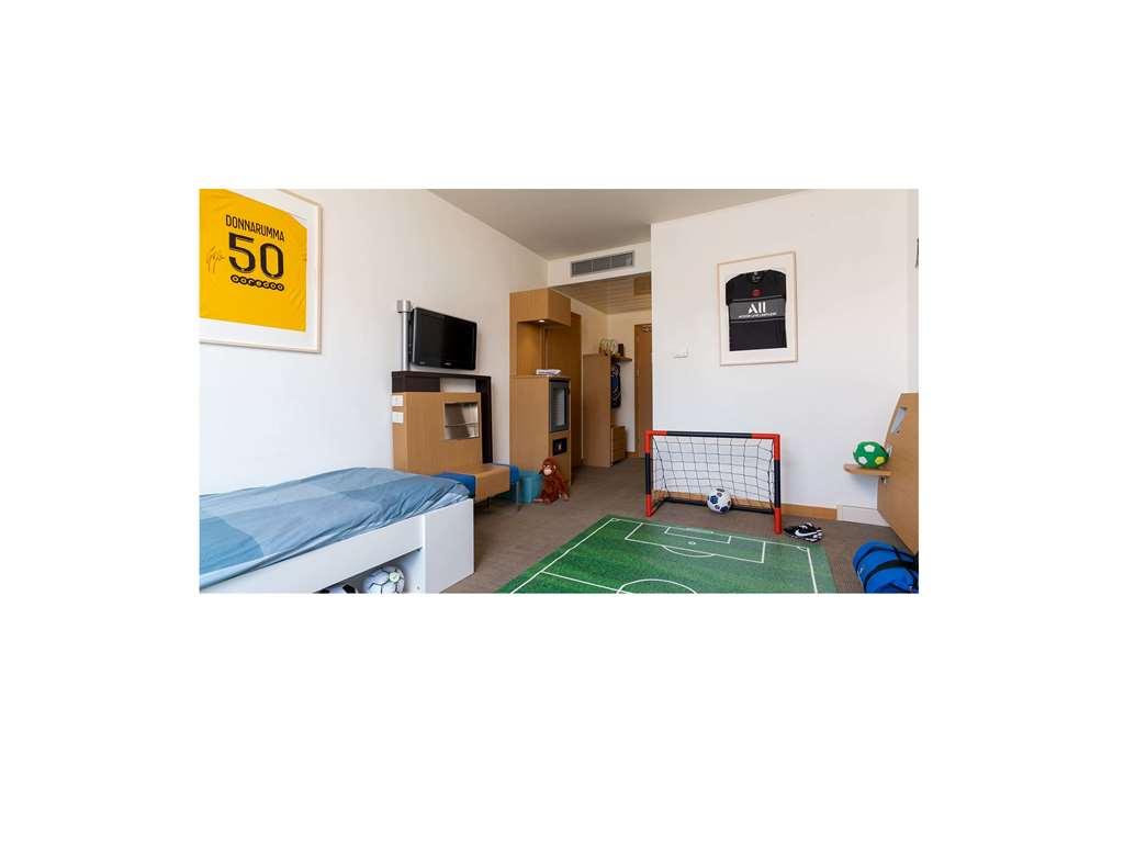Novotel Est Arechi 4*