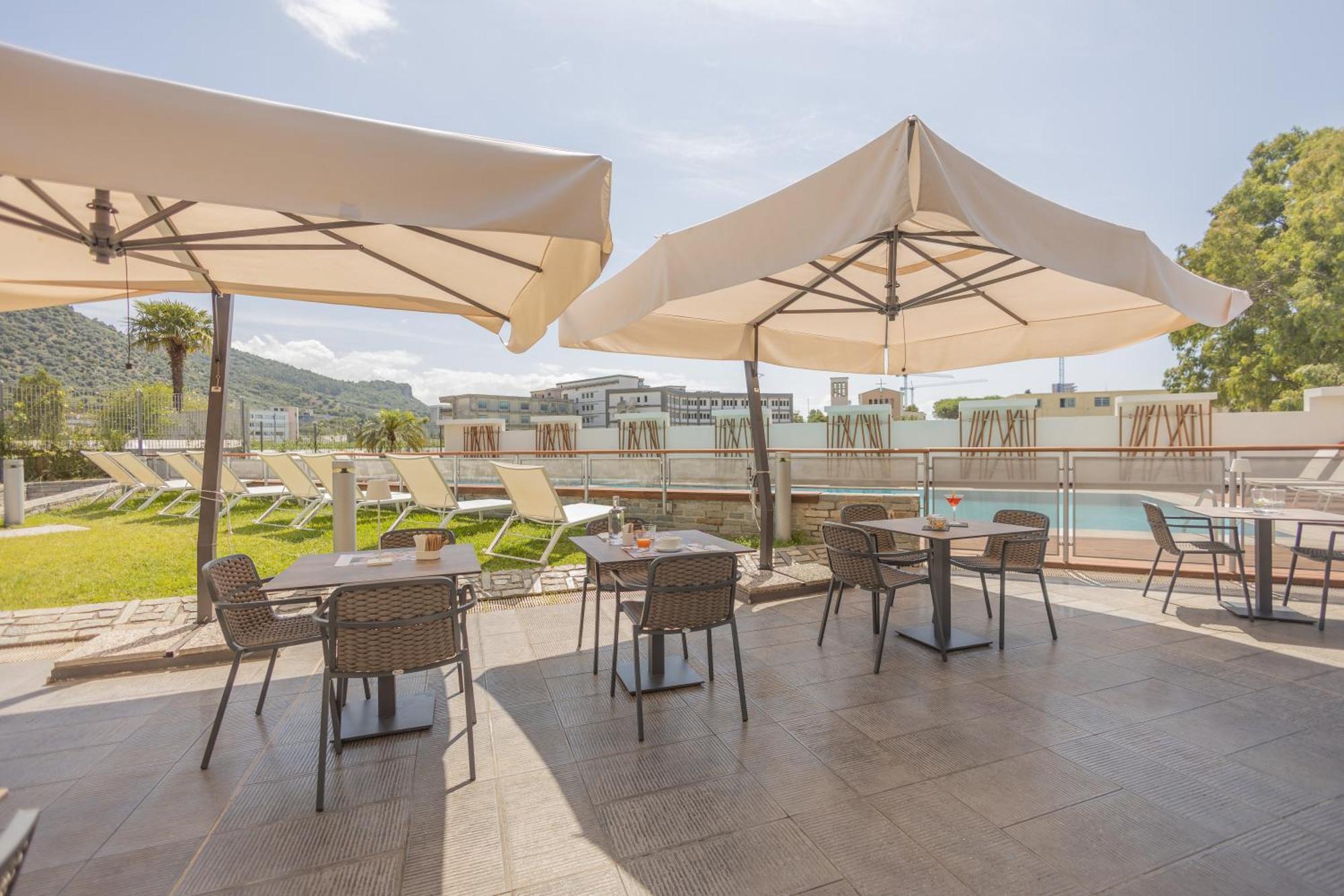 Novotel Est Arechi 4*