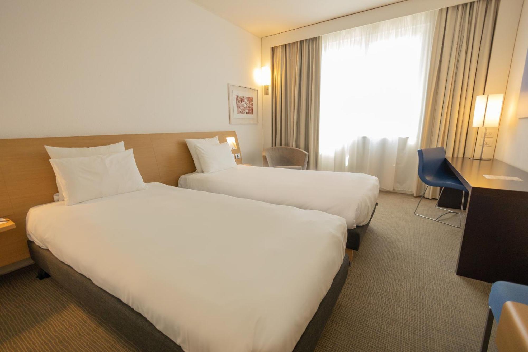 Novotel Est Arechi 4*